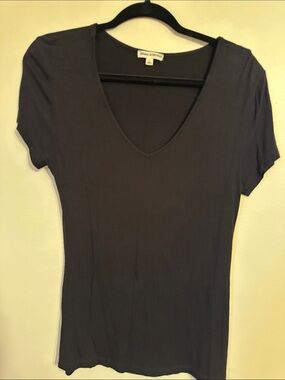 Zenana Outfitters Black V-Neck Short Sleeve Tee